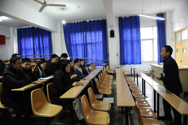 教师座谈会.JPG
