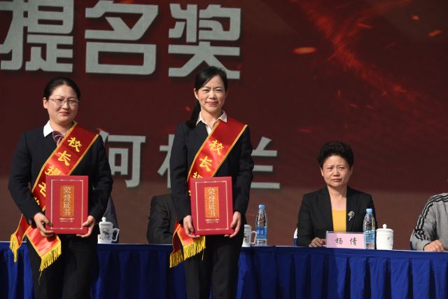 10颁奖-校长提名奖.JPG